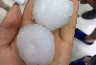 鸡蛋大冰雹袭击山西