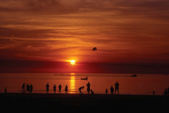 “雷神托尔”探索乐水‘澳’游新灵感 带动澳大利亚旅游热潮