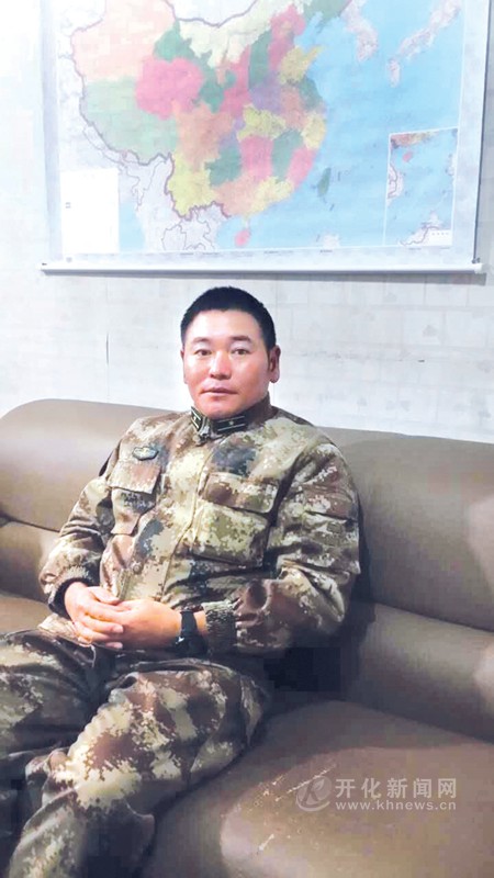 但他深知,舍小家,为大家,他是一名军人,他有自己的职责和使命.