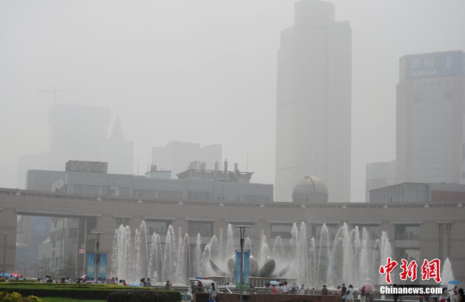 济南遭遇大雾