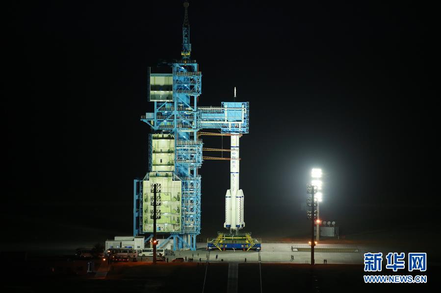 神舟十一号飞船静待发射