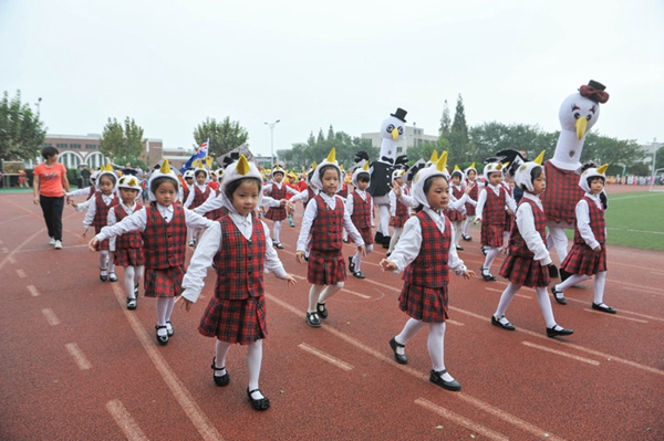 10月20日上午,东阳市外国语小学第十三届体育节暨第四届奥运会在该
