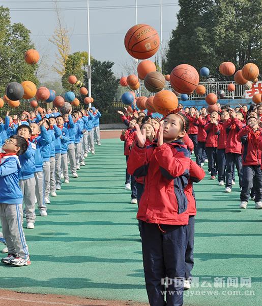 动感篮球操 展少年风采