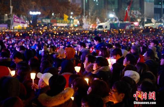 韩民众将举行第10次烛光集会 要求朴槿惠尽快下台