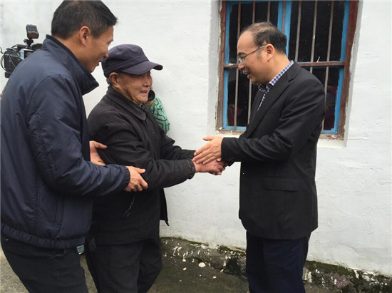 张立军慰问困难党员等群体