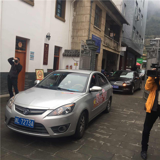“爱心后备箱”爱心车队抵达丽水遂昌