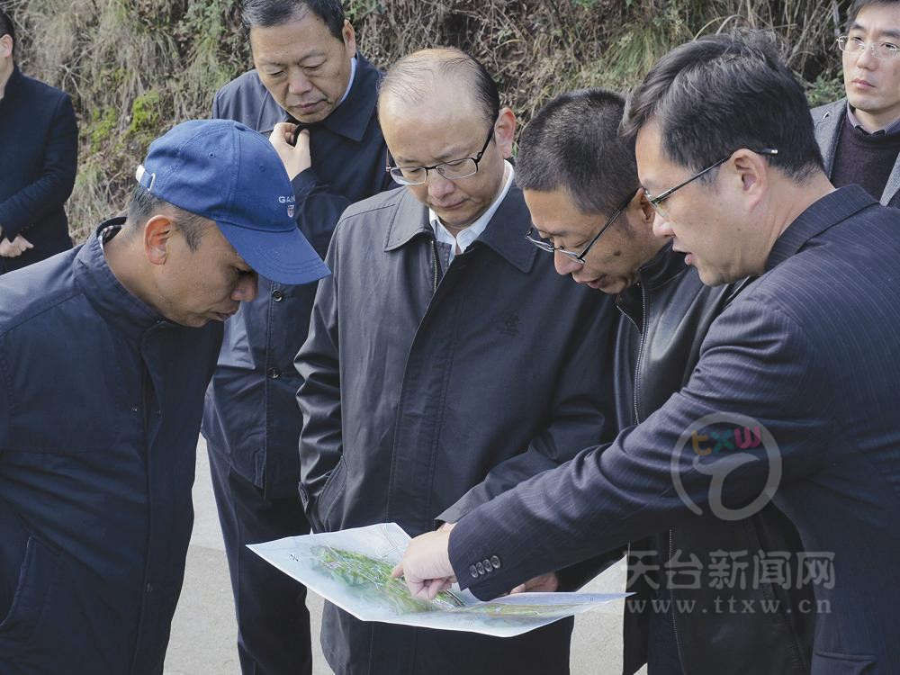 县委书记管文新在调研旅游平台建设时强调