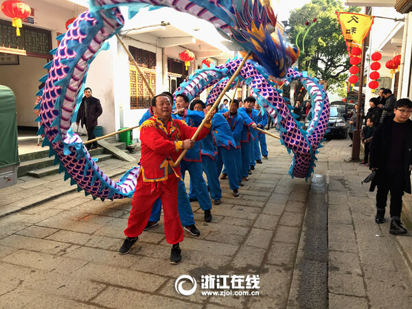 长兴上泗安大年初二古村落里青龙闹新春