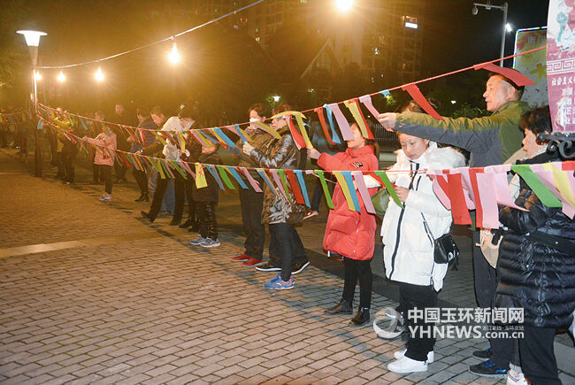 老少什么猜一个成语_看图猜成语:学习不能停,老少皆宜