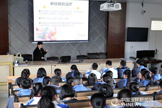 3月20日,玉环县疾控中心组织人员来到玉城中学,为近200名师生进行