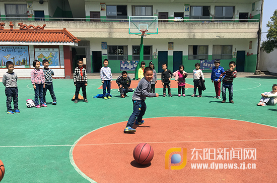 新东小学:篮球新玩法,欢乐齐分享-东阳新闻网