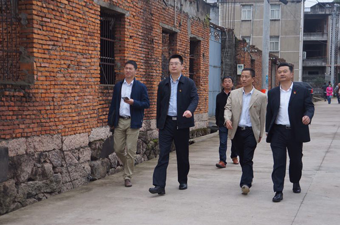 县委副书记崔波,县委常委,组织部长陈剑出席仪式.