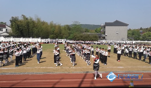 小浦小学千人齐做"戏曲广播体操(图)