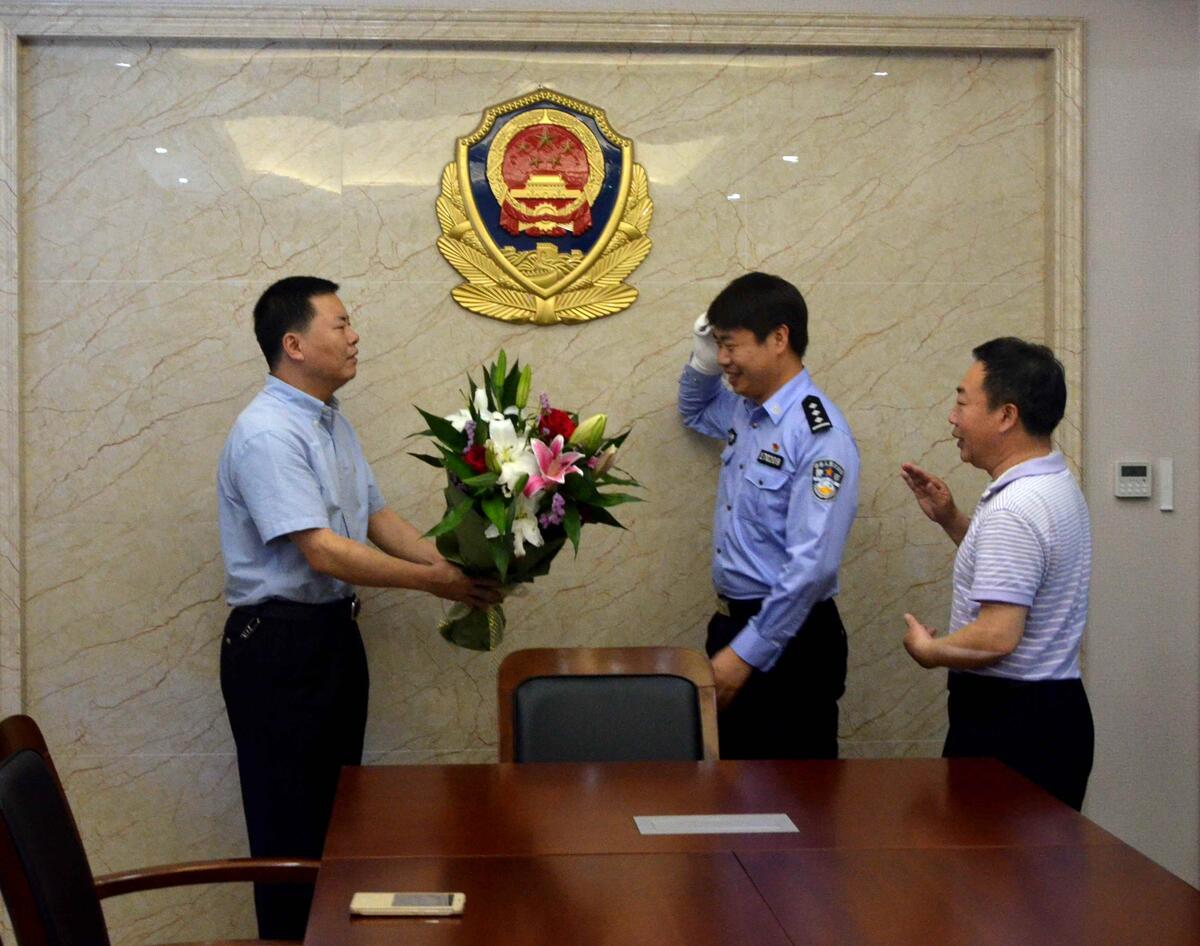只因抓捕毒贩后做了这事 他被公安局长要求"强制休息"