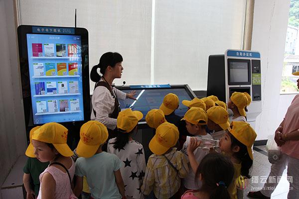 幼儿园小朋友参观体验县图书馆 感受阅读氛围