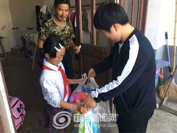 双桥:六一前夕走访慰问困难儿童-定海新闻网