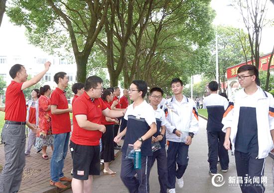 浙江外地人口参加高考_6月4日,浙江省私立诸暨高级中学的外地\