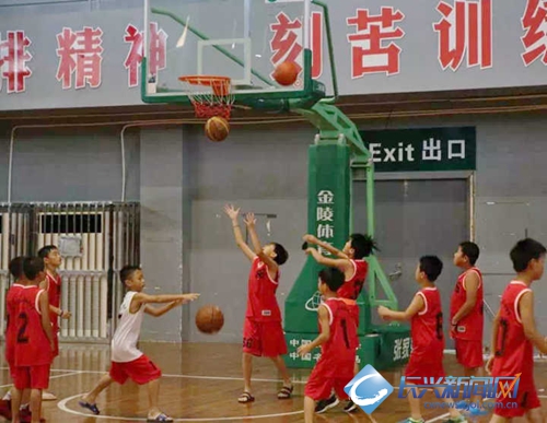 长兴县第二届小学生篮球训练营顺利闭营(图)