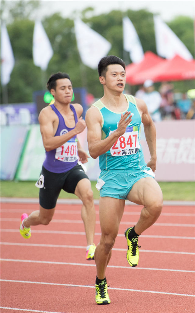 全国学生运动会谢震业破赛会纪录夺男子百米冠