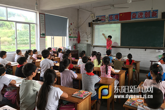 湖溪镇中心小学:深入课堂共交流 听课评课促成