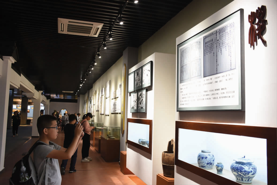 图为学生在乌镇酱鸭博物馆开展研学.(照片由植材小学提供)