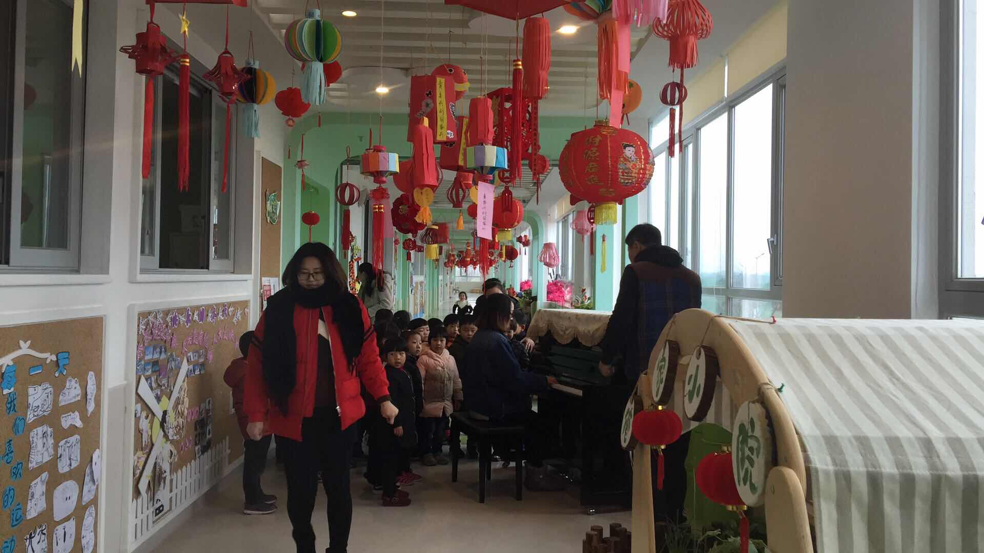 长兴龙山街道中心幼儿园张灯结彩迎新年(视频)