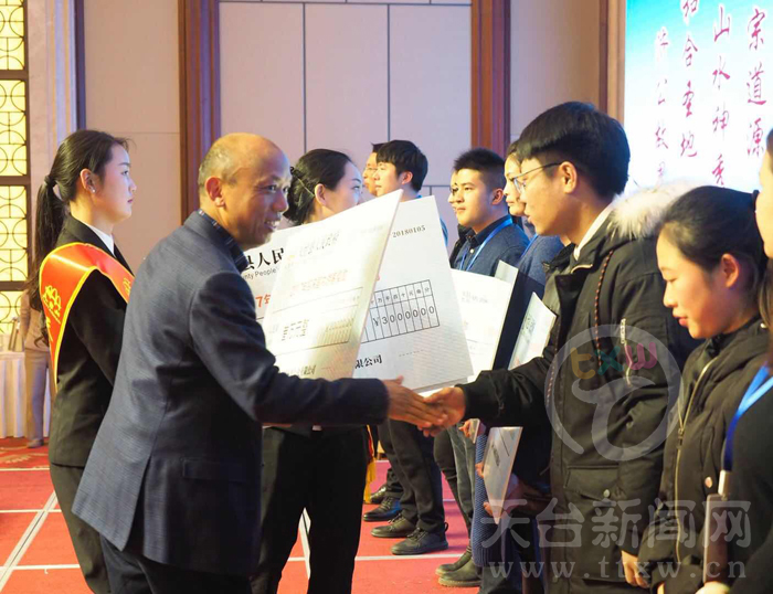 国庆各省旅游收入排行_2018年旅游门票收入(3)