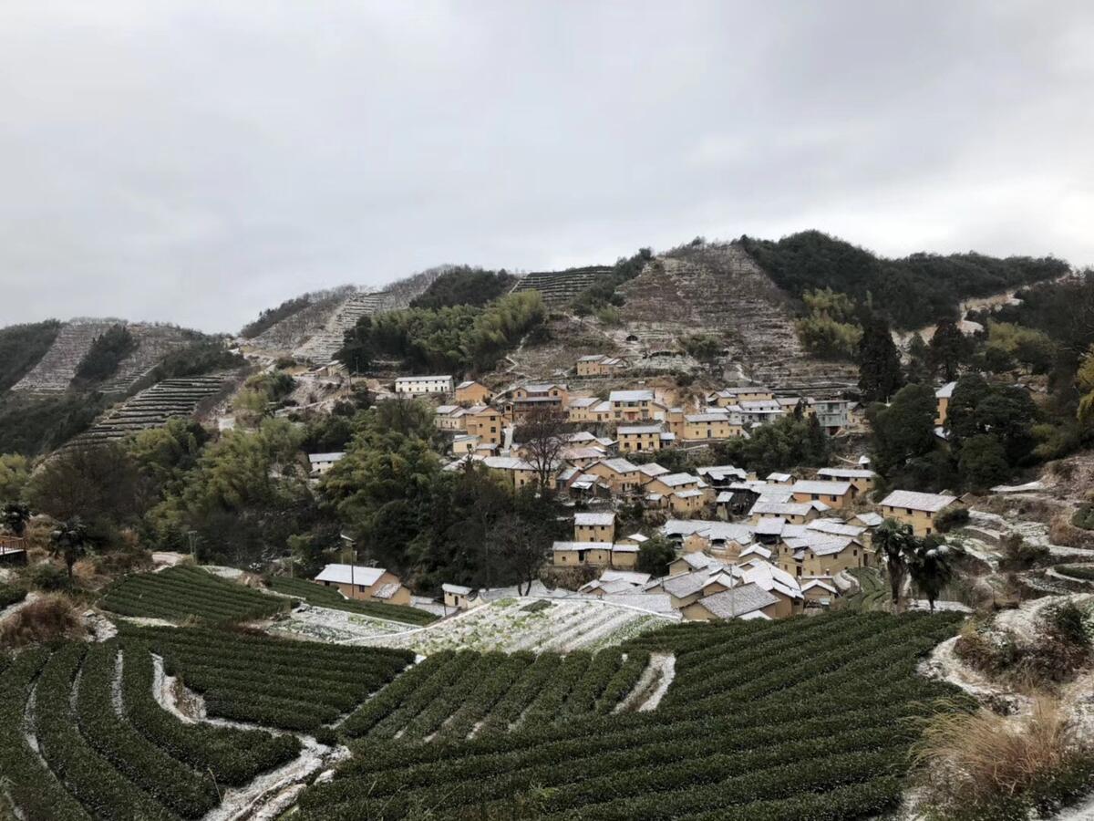 图为赤寿乡黄山头村雪景.