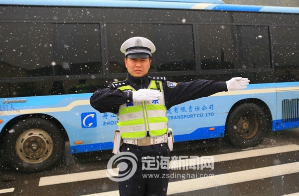 定海新闻网 定海即时报 新闻 标签:交警 责任编辑:闻峥静 初审编辑