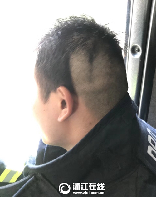头发剃到一半去灭火 95后消防战士:火情就是命令!