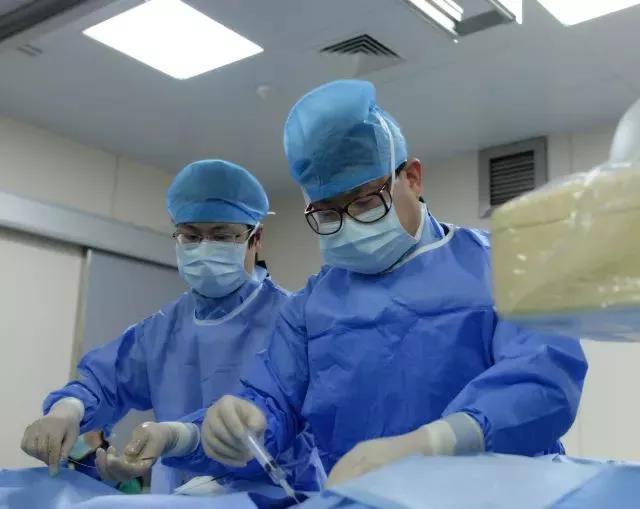 市人民医院成功实施首例心脏射频消融术