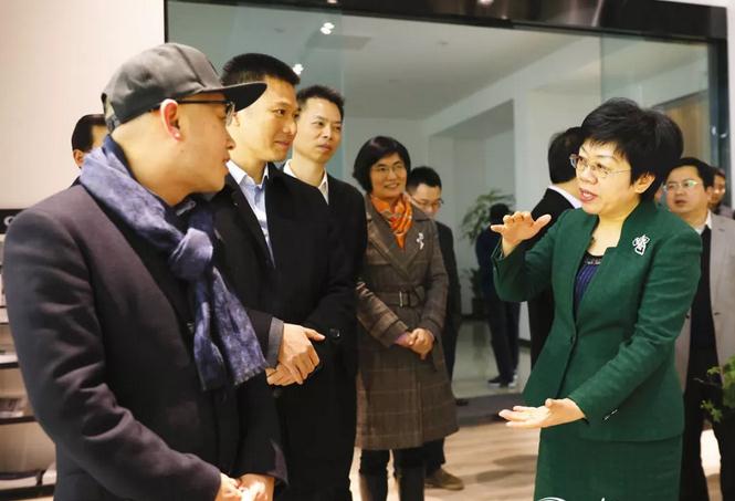 市委书记陈奕君发表署名文章 阐述"妈妈式"服务深刻内涵