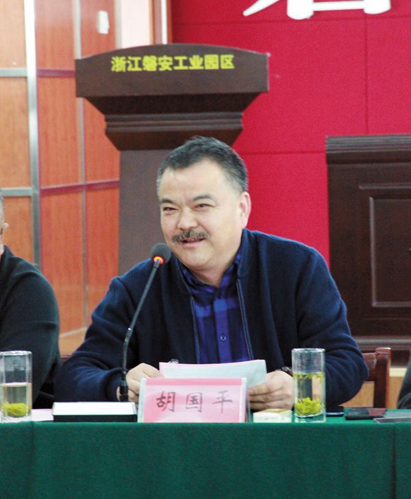 胡国平 尖山镇胡宅村人,杭州光华橡胶有限公司总经理,杭州商会会长