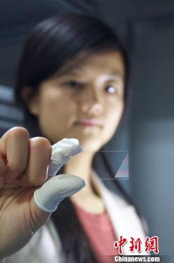 上海科学家制备出中国首个光量子计算芯片