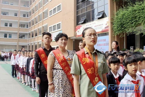 传承红色基因 弘扬劳模精神(图)