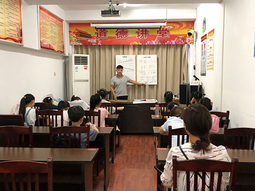 爱山:上下塘社区开展暑期少儿免费声乐培训班