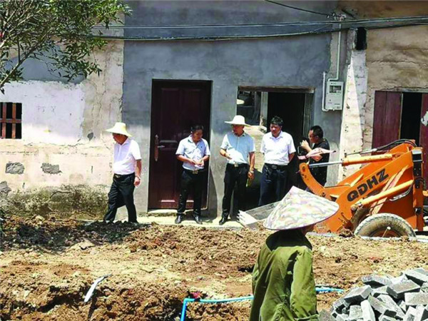 为他们点赞!龙游党员干部带头自拆违建