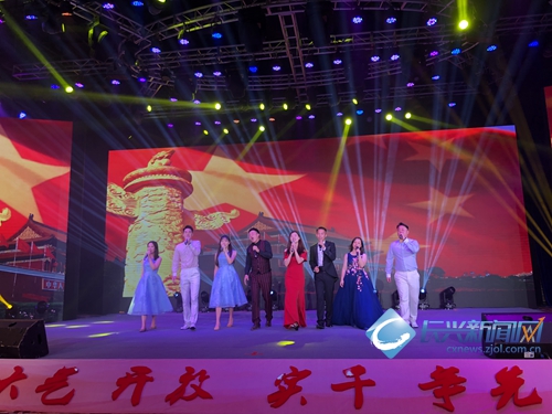 南太湖纪念建党97周年表彰汇演紧张彩排中(图