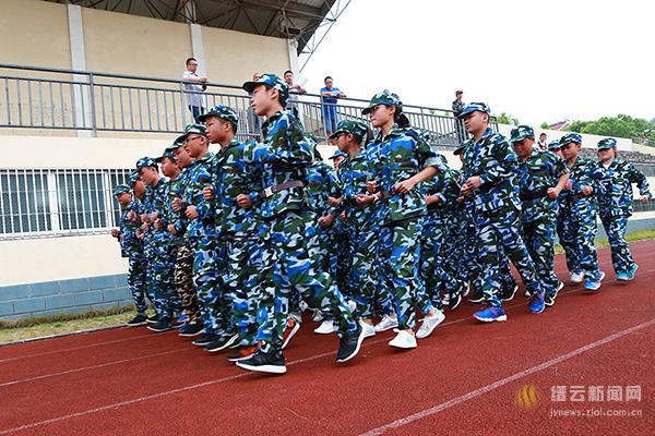 实验中学被评为2018年全国“中小学国防教育示范学校”