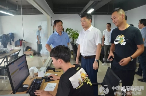 经济总量勇当排头兵_经济发展图片(2)