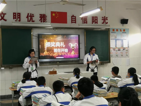 首页教育天地校园小学初中,初中以德养德,厚德载物;以品养品寄语学生新闻班主任图片