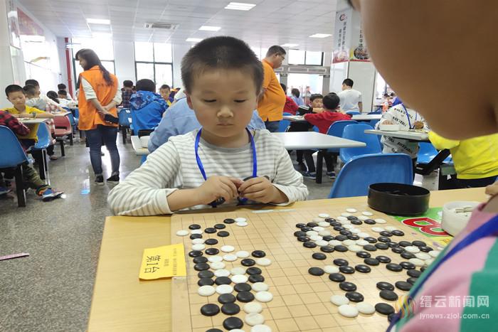 这位小棋手7连胜获市围棋段级位赛第一名