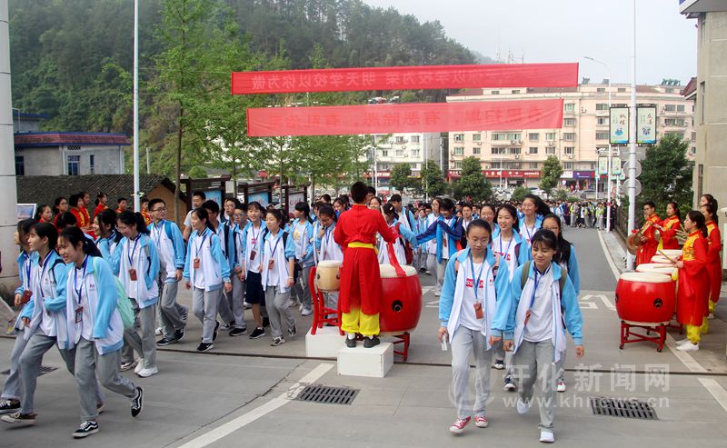 开化二中为九年级同学送祝福