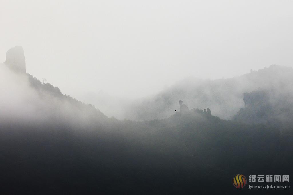 雾朦胧景中画