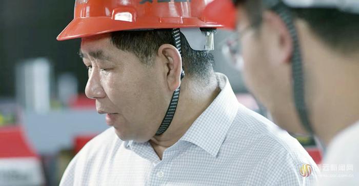 带锯床装配技能大师卢建飞一辈子只干一件事