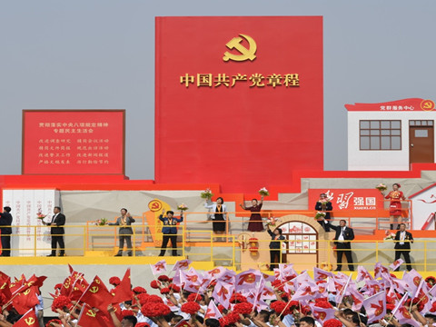 视频丨“从严治党”方阵走过天安门