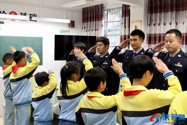 省之江监狱到五大堡乡中心小学开展结对帮扶活动