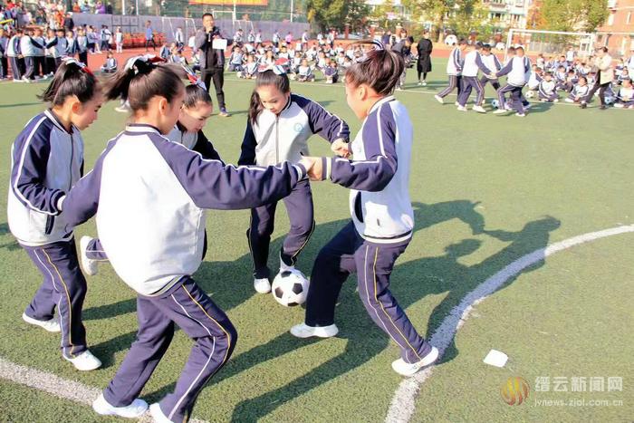 中国梦·足球梦——紫薇小学足球嘉年华活动嗨起来