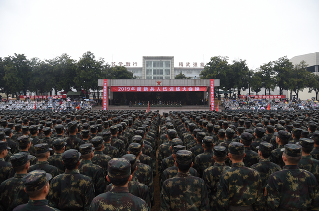 火箭军驻江某部举行2019年新兵入伍训练大会操-江山