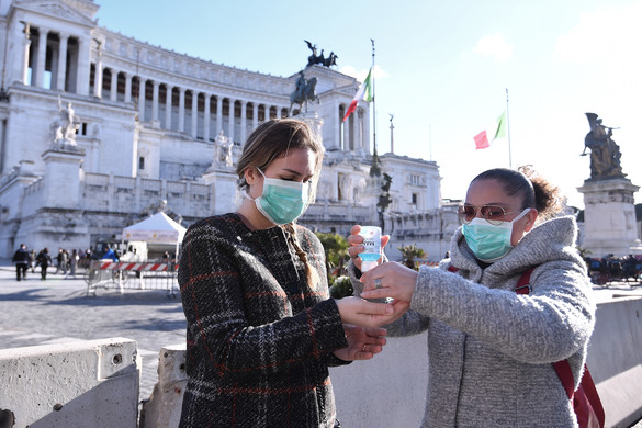 意大利总理宣布10日起实施全国封城防止疫情扩散 